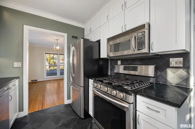 $239,000 | 408 West Forrest Hill Avenue, Peoria, IL 61604