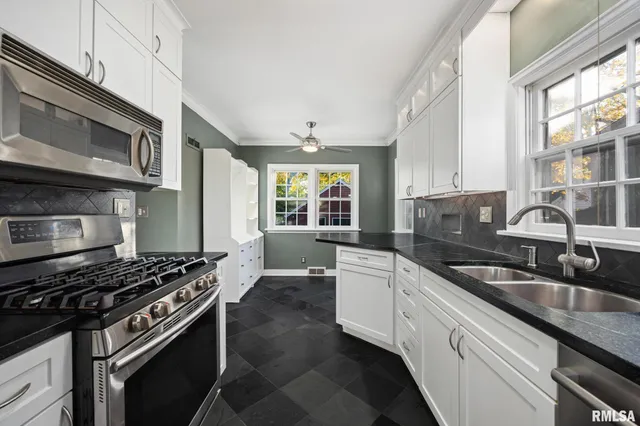 $235,000 | 408 West Forrest Hill Avenue, Peoria, IL 61604