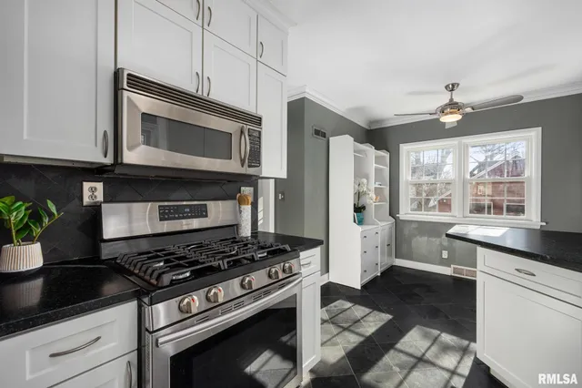 $235,000 | 408 West Forrest Hill Avenue, Peoria, IL 61604