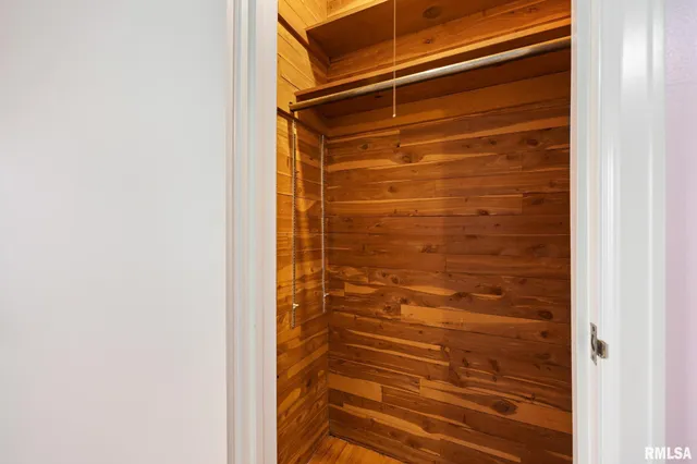 $235,000 | 408 West Forrest Hill Avenue, Peoria, IL 61604