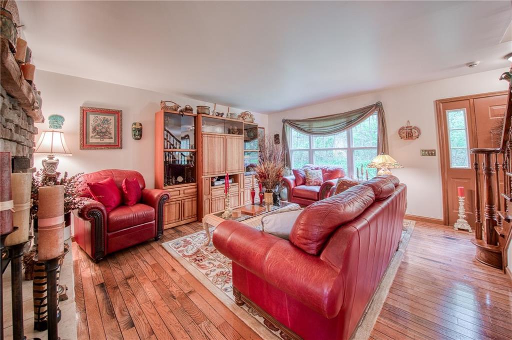 64 Shuster Road Gibsonia, PA 15044 - Photo 3 of 48