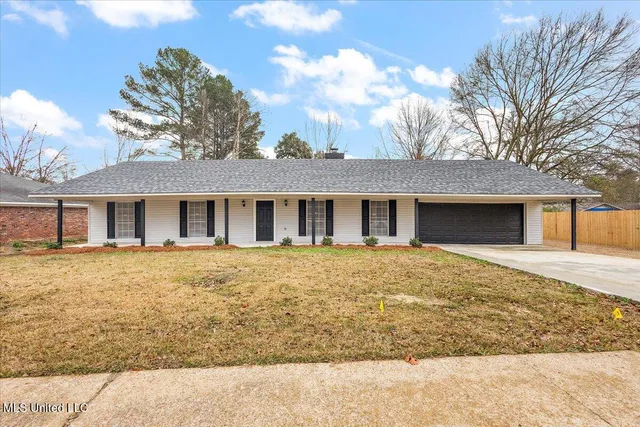 $237,900 | 1502 Hawthorne Place, Clinton, MS 39056