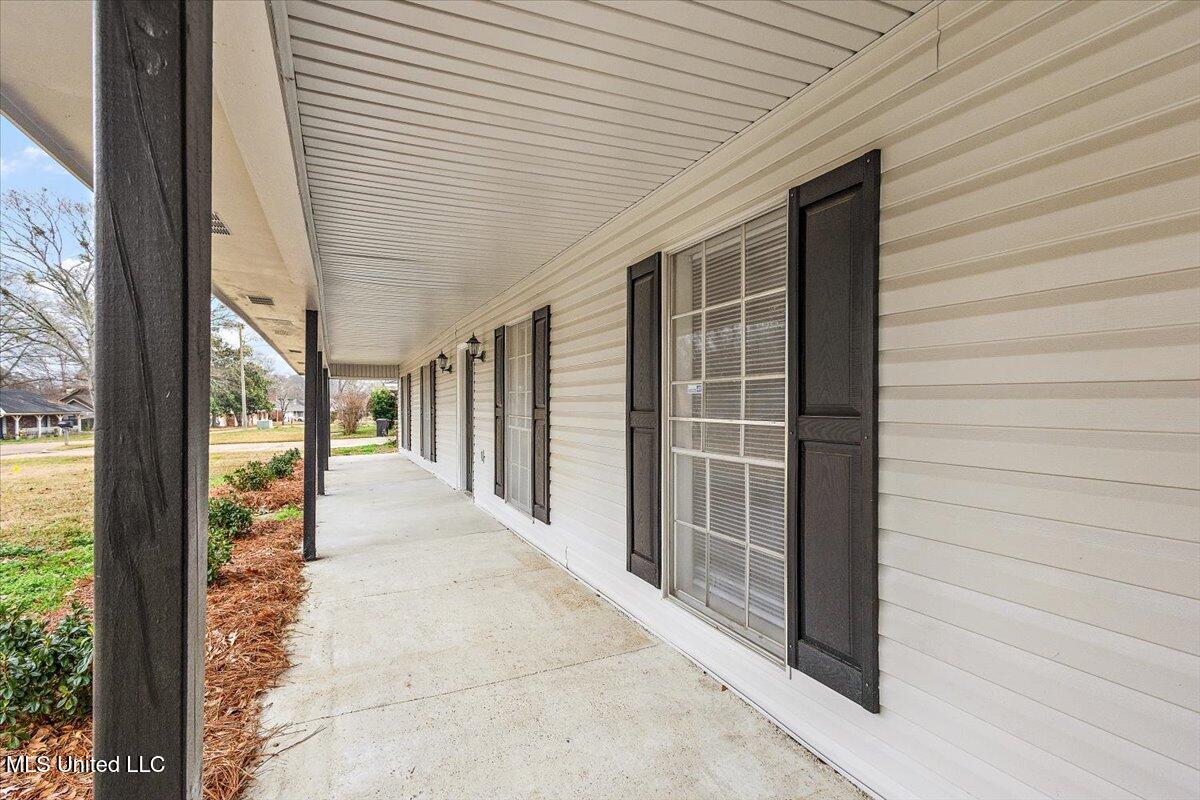 1502 Hawthorne Place Clinton, MS 39056 - Photo 4 of 32 04-3HTP0876