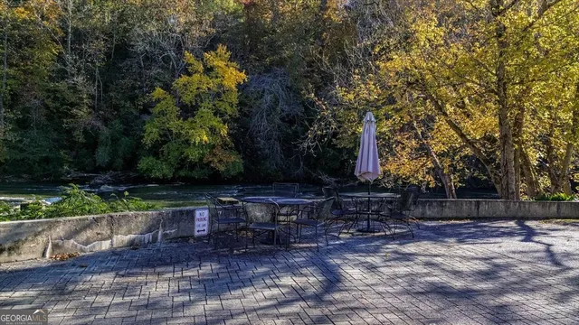 a view of a yard with a tree