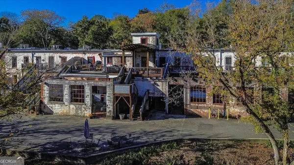 a view of a houses covered with trees