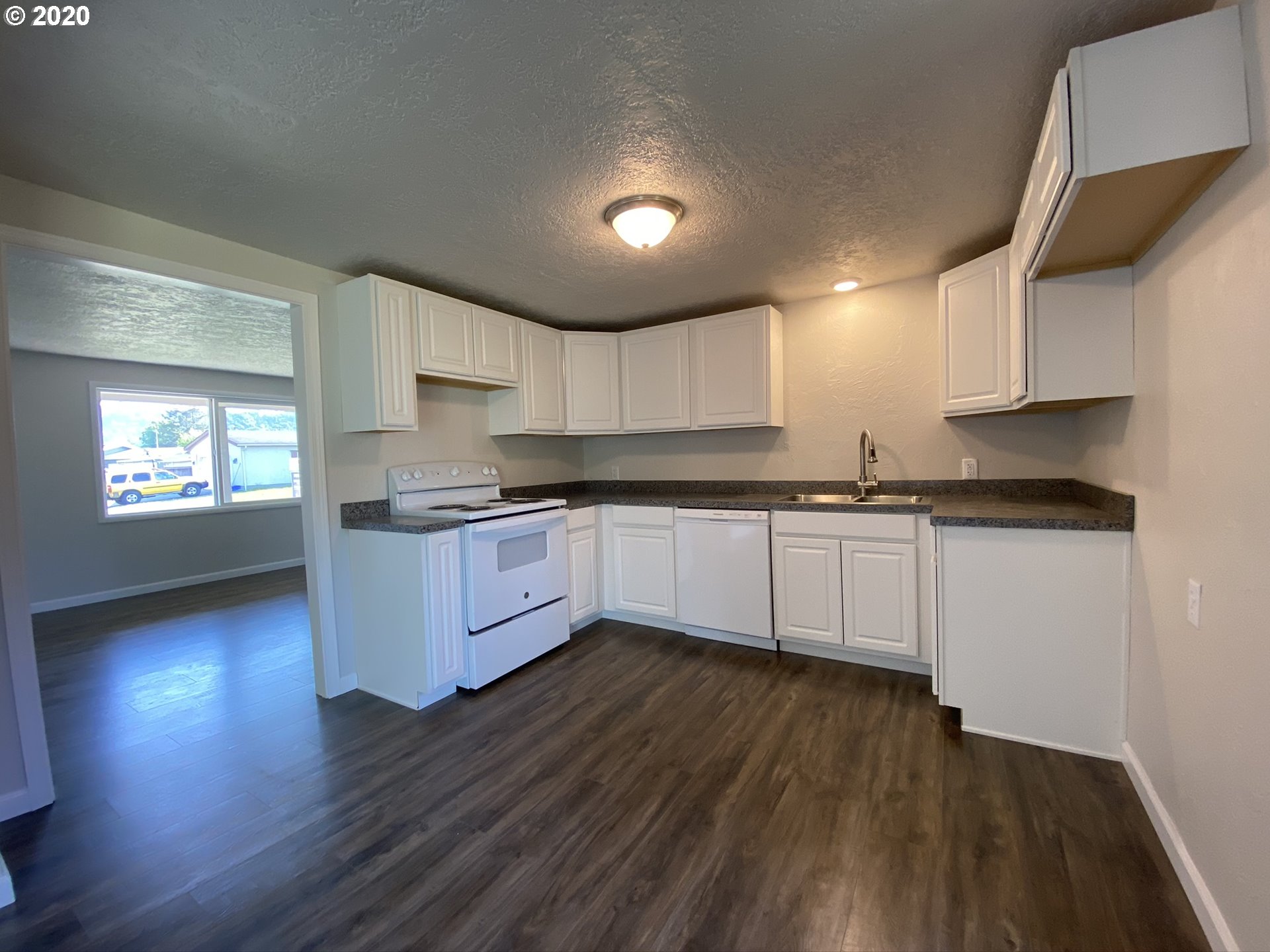 1926 G Street Springfield, OR 97477 - Photo 6 of 23