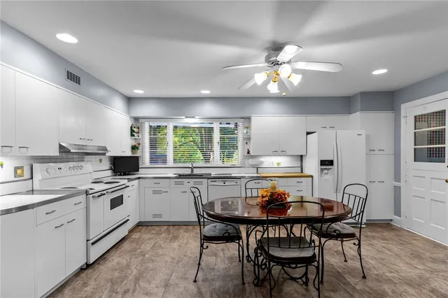 $699,900 | 88 Homestead Avenue, North Smithfield, RI 02896