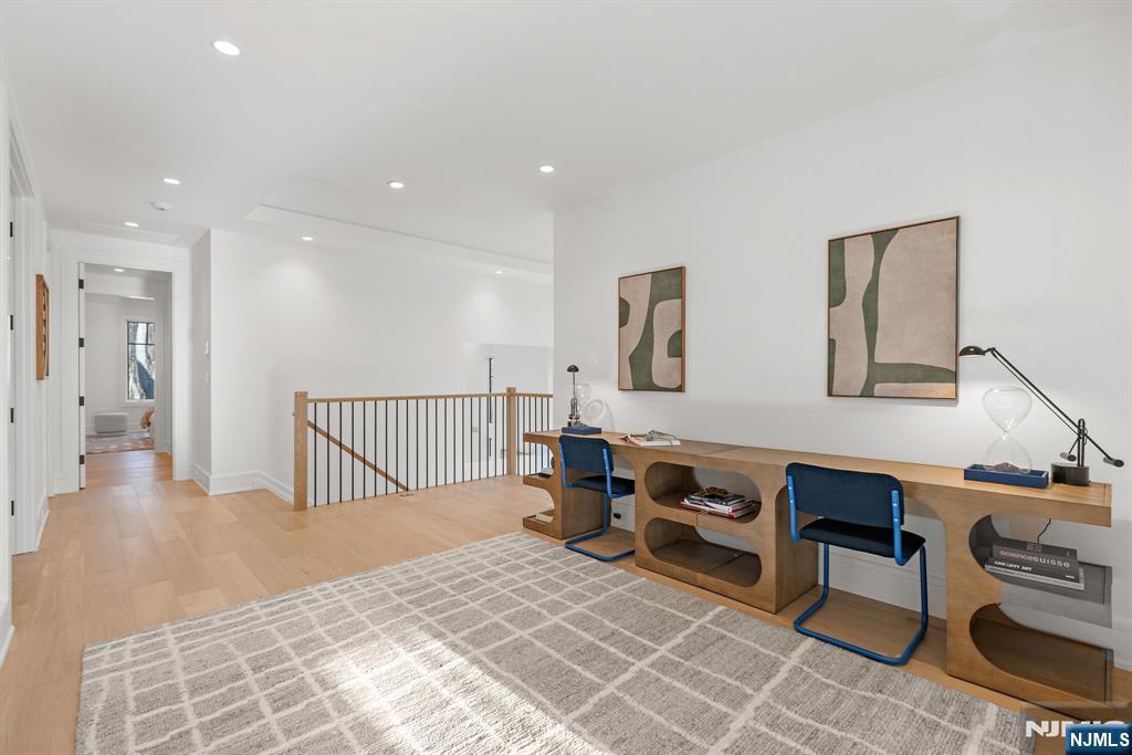 24 Stone Bridge Court Demarest, NJ 07627 - Photo 13 of 28