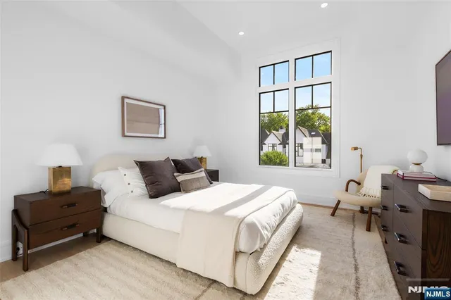 $2,875,000 | 24 Stone Bridge Court, Demarest, NJ 07627