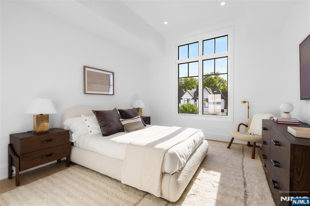 24 Stone Bridge Court Demarest, NJ 07627 - Photo 14 of 28