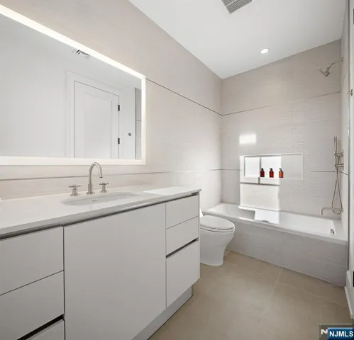 $2,875,000 | 24 Stone Bridge Court, Demarest, NJ 07627