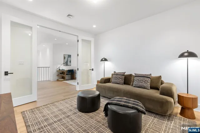 $2,875,000 | 24 Stone Bridge Court, Demarest, NJ 07627