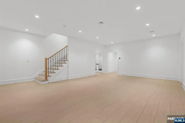 $2,875,000 | 24 Stone Bridge Court, Demarest, NJ 07627