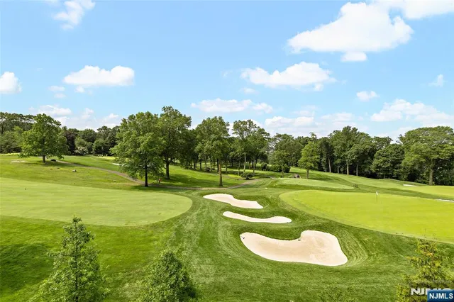 $2,875,000 | 24 Stone Bridge Court, Demarest, NJ 07627