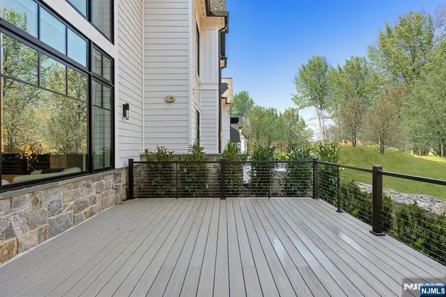 $2,875,000 | 24 Stone Bridge Court, Demarest, NJ 07627