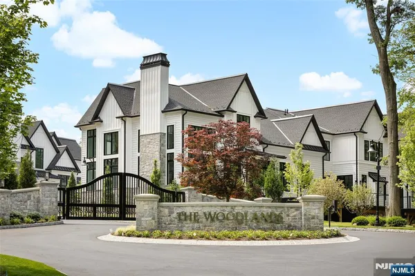 $2,875,000 | 24 Stone Bridge Court, Demarest, NJ 07627