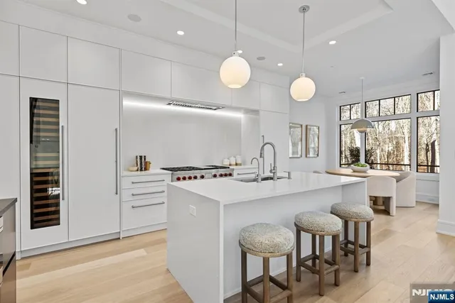 $2,875,000 | 24 Stone Bridge Court, Demarest, NJ 07627