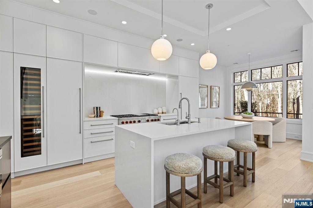 24 Stone Bridge Court Demarest, NJ 07627 - Photo 4 of 28