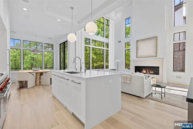 $2,875,000 | 24 Stone Bridge Court, Demarest, NJ 07627