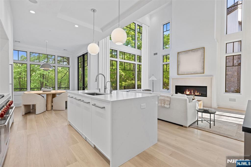 24 Stone Bridge Court Demarest, NJ 07627 - Photo 5 of 28