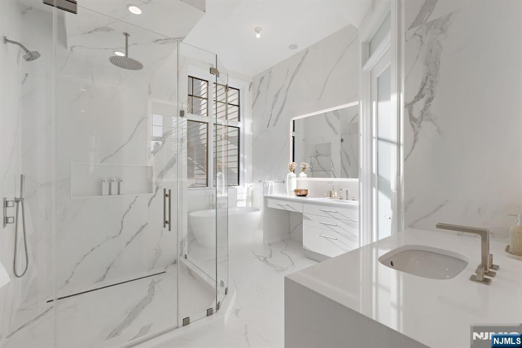 24 Stone Bridge Court Demarest, NJ 07627 - Photo 9 of 28