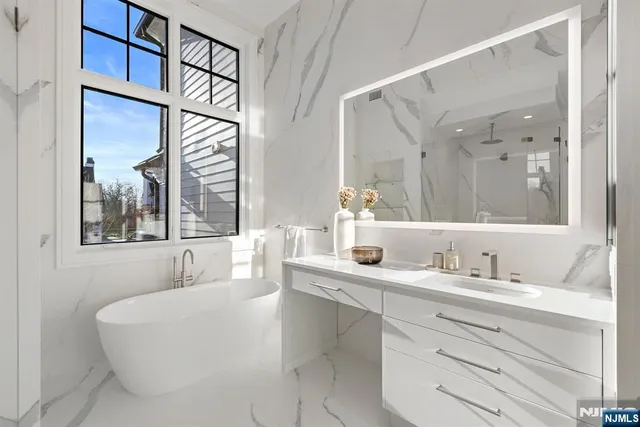 $2,875,000 | 24 Stone Bridge Court, Demarest, NJ 07627