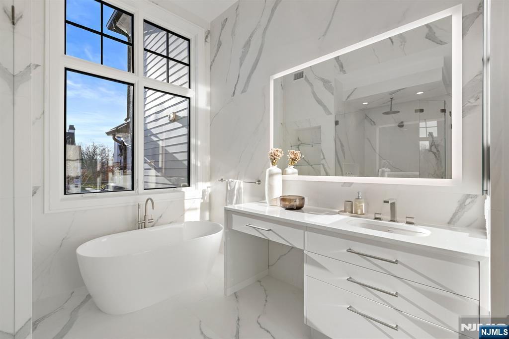 24 Stone Bridge Court Demarest, NJ 07627 - Photo 10 of 28