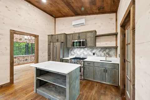 $440,000 | 190 Laurel Crossing, Blue Ridge, GA 30513