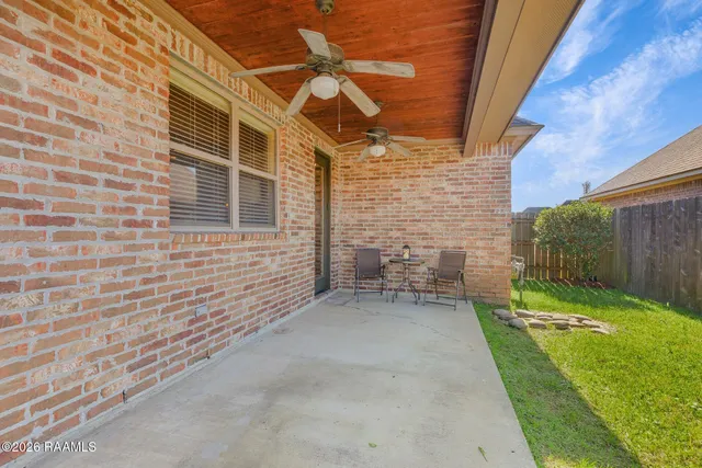 $2,400 | 814 Flambant Drive, Broussard, LA 70518