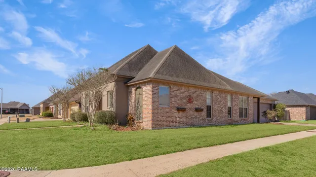 $2,400 | 814 Flambant Drive, Broussard, LA 70518