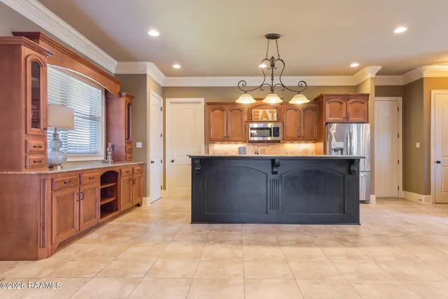 $2,400 | 814 Flambant Drive, Broussard, LA 70518