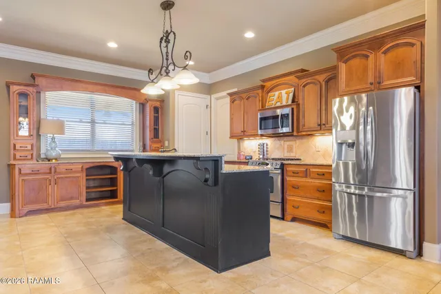 $2,400 | 814 Flambant Drive, Broussard, LA 70518