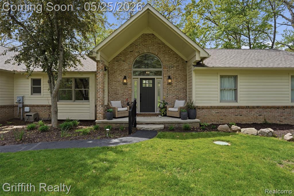 10232 Spencer Road Brighton, MI 48114 - Photo 3 of 57