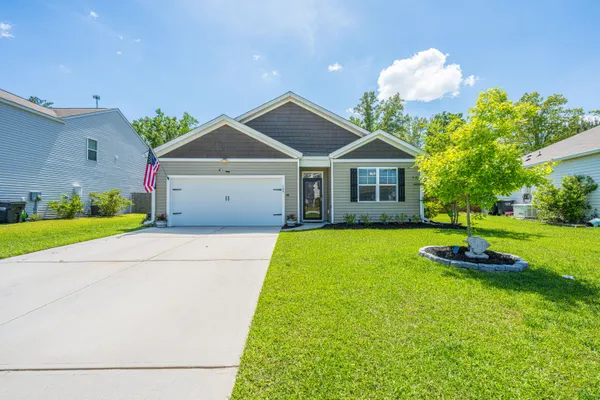 $375,000 | 189 Lagoona Drive, Summerville, SC 29483