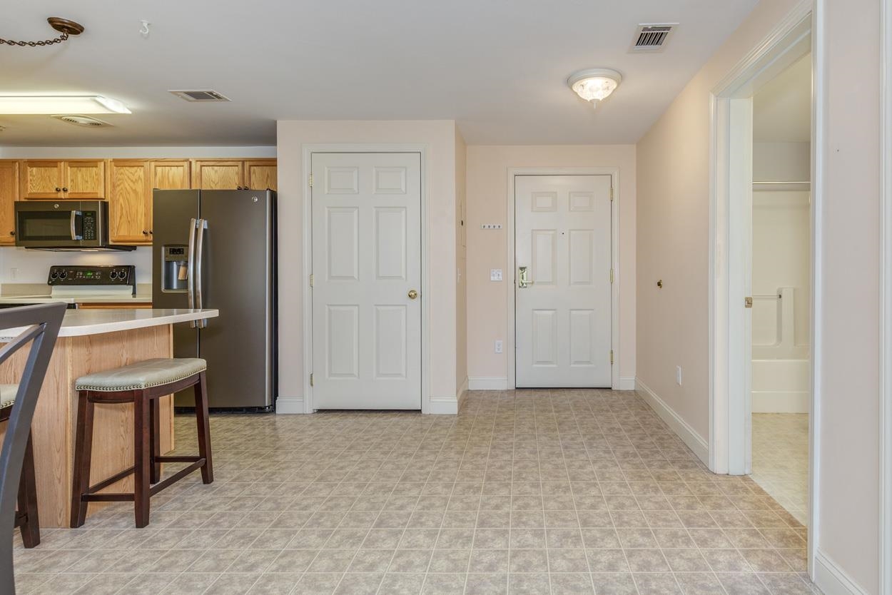 4 Crestview Circle, Unit 109 Londonderry, NH 03053 - Photo 13 of 41