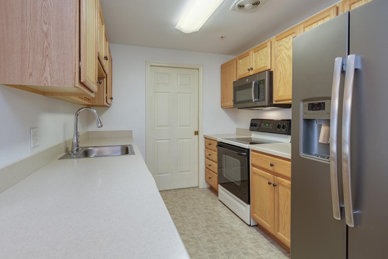 4 Crestview Circle, Unit 109 Londonderry, NH 03053 - Photo 5 of 41