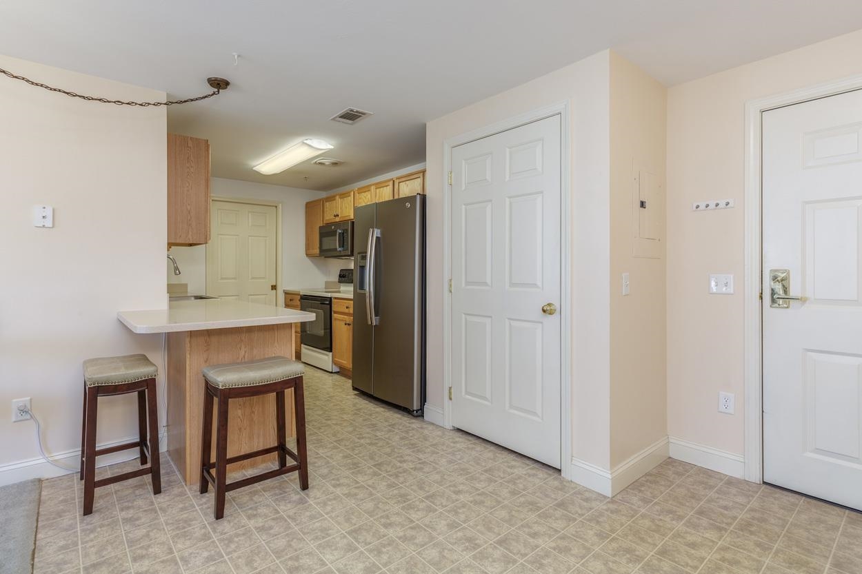 4 Crestview Circle, Unit 109 Londonderry, NH 03053 - Photo 6 of 41