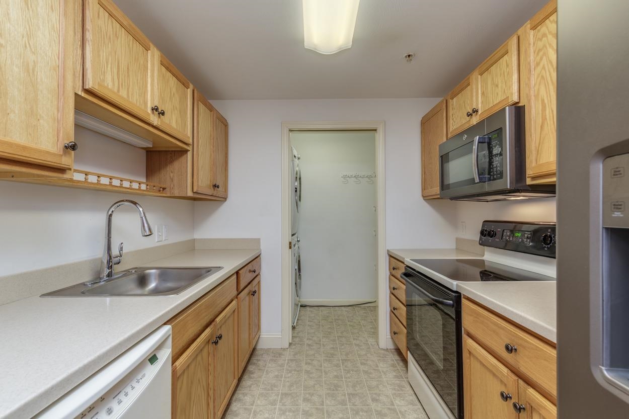 4 Crestview Circle, Unit 109 Londonderry, NH 03053 - Photo 7 of 41
