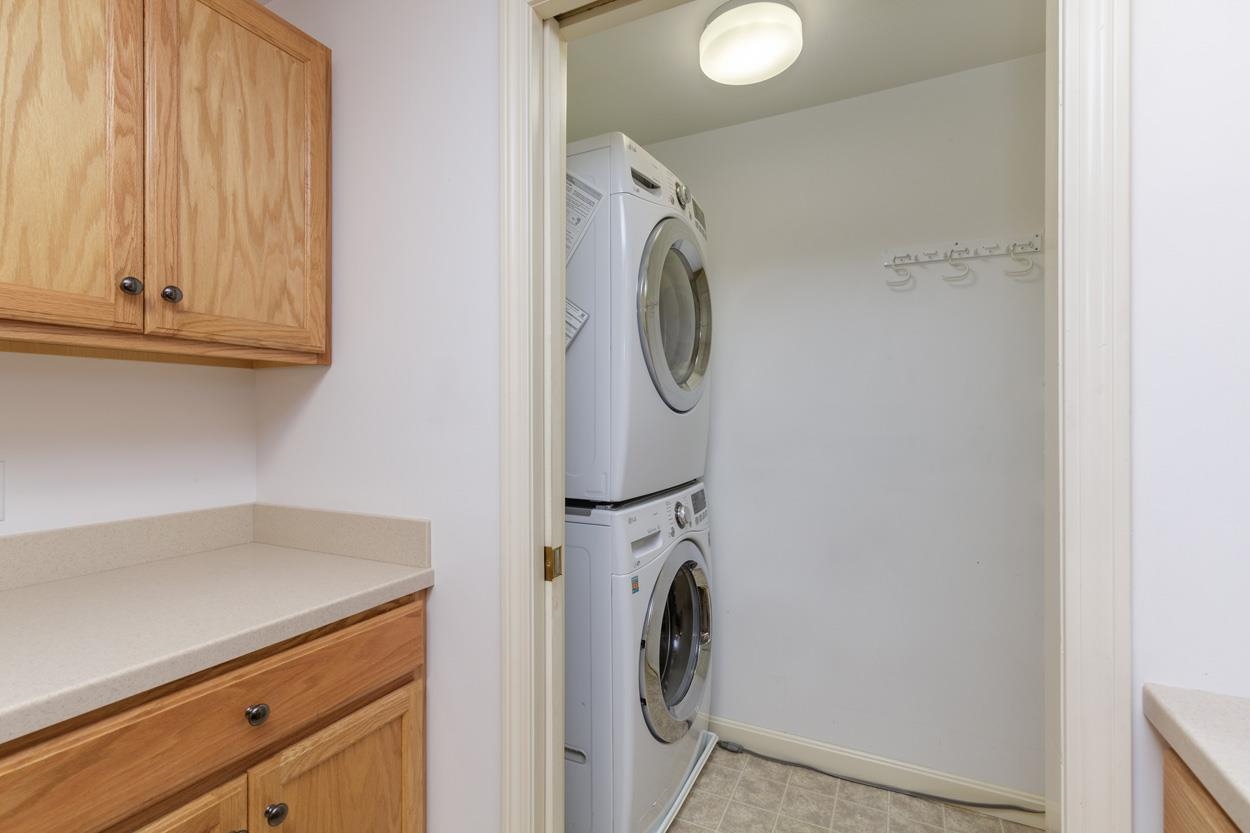 4 Crestview Circle, Unit 109 Londonderry, NH 03053 - Photo 8 of 41