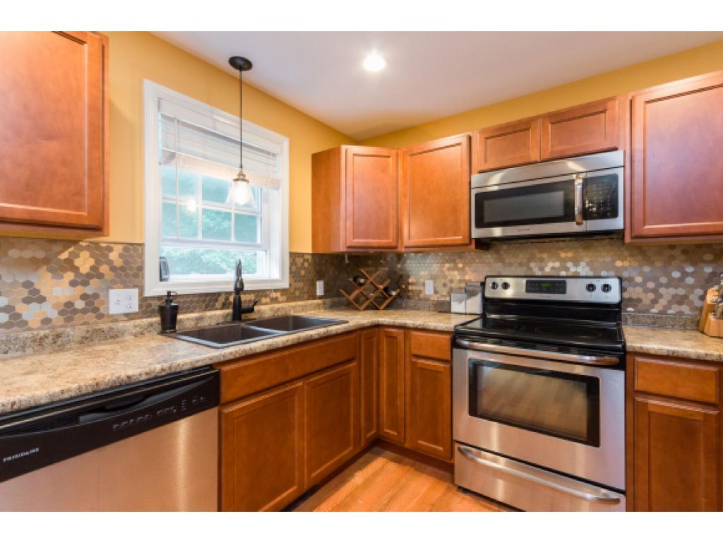 10 Peaslee Road Rochester, NH 03867 - Photo 5 of 34