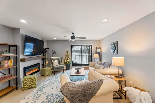 $599,000 | 320 East Pleasant Street, Unit 204, Oconomowoc, WI 53066