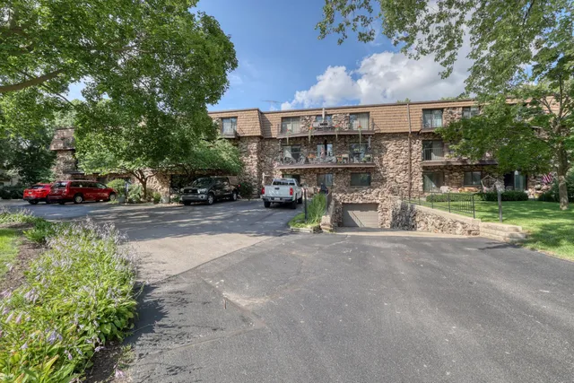 $599,000 | 320 East Pleasant Street, Unit 204, Oconomowoc, WI 53066