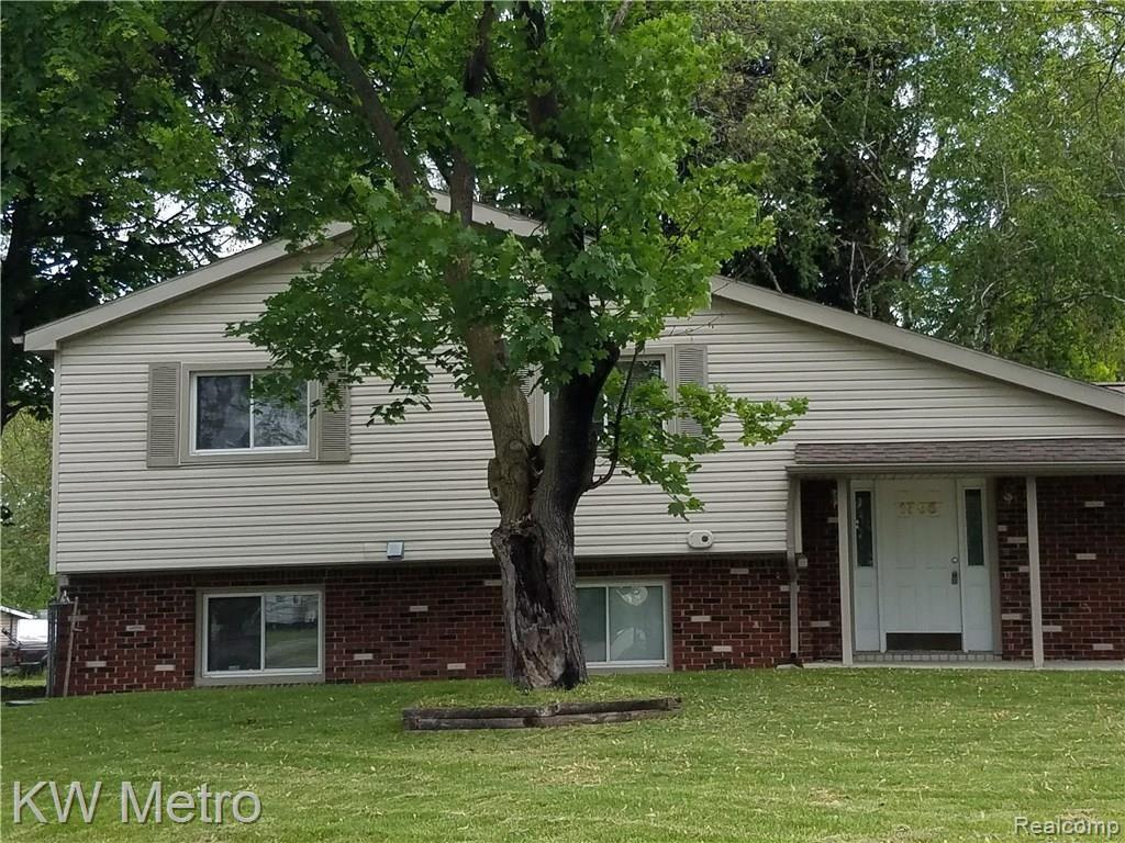 1785 Scheifle Road Walled Lake, MI 48390 - Photo 1 of 53 20180531_130327.jpg