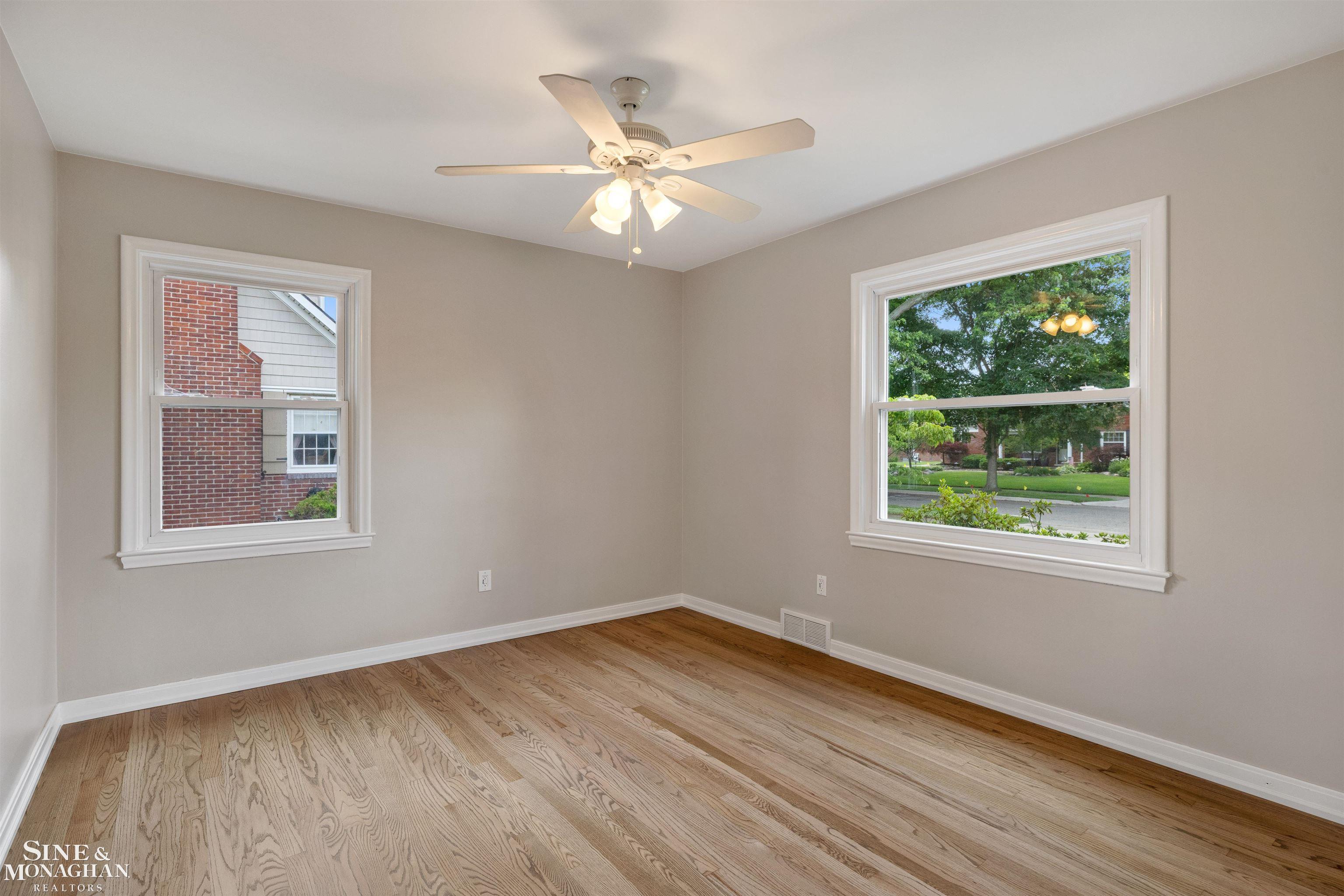 581 Hampton Road Grosse Pointe Woods, MI 48236 - Photo 4 of 60