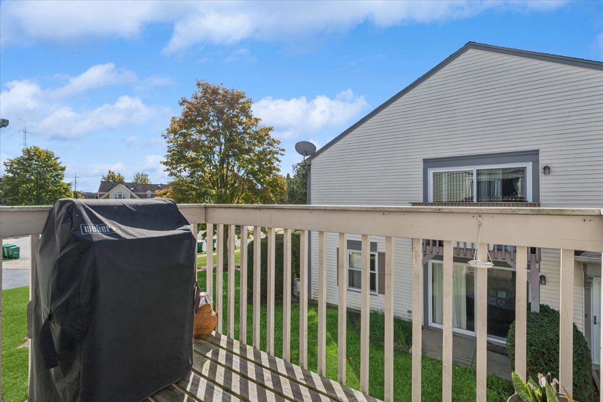 1321 Longacre Lane Wheeling, IL 60090 - Photo 20 of 23 a front view of a house having yard