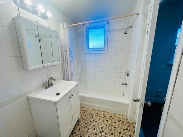 $2,500 | 160 Bryant Street, Unit 1, Malden, MA 02148