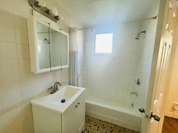 $2,500 | 160 Bryant Street, Unit 1, Malden, MA 02148