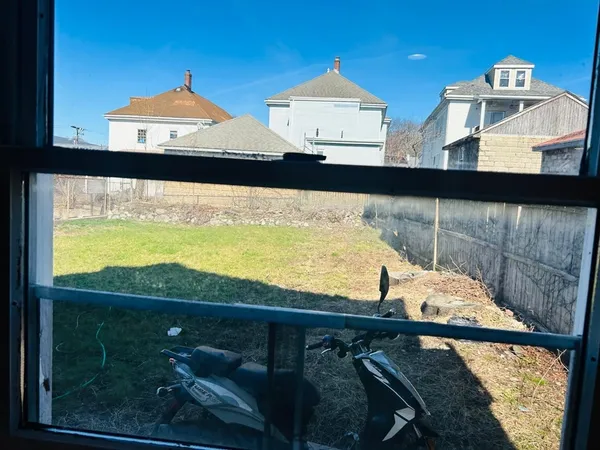 $2,500 | 160 Bryant Street, Unit 1, Malden, MA 02148