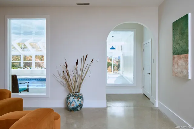 a view of livingroom with furniture