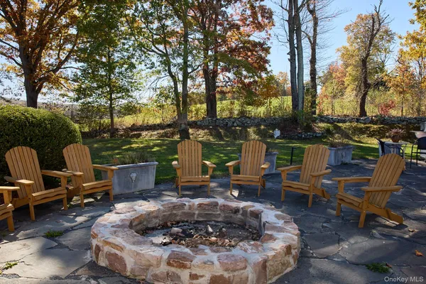 a view of a backyard with sitting area and furniture